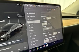 musta Tesla Model Y 2022 kuva 17.