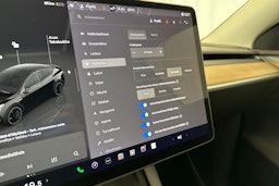 musta Tesla Model Y 2022 kuva 18.
