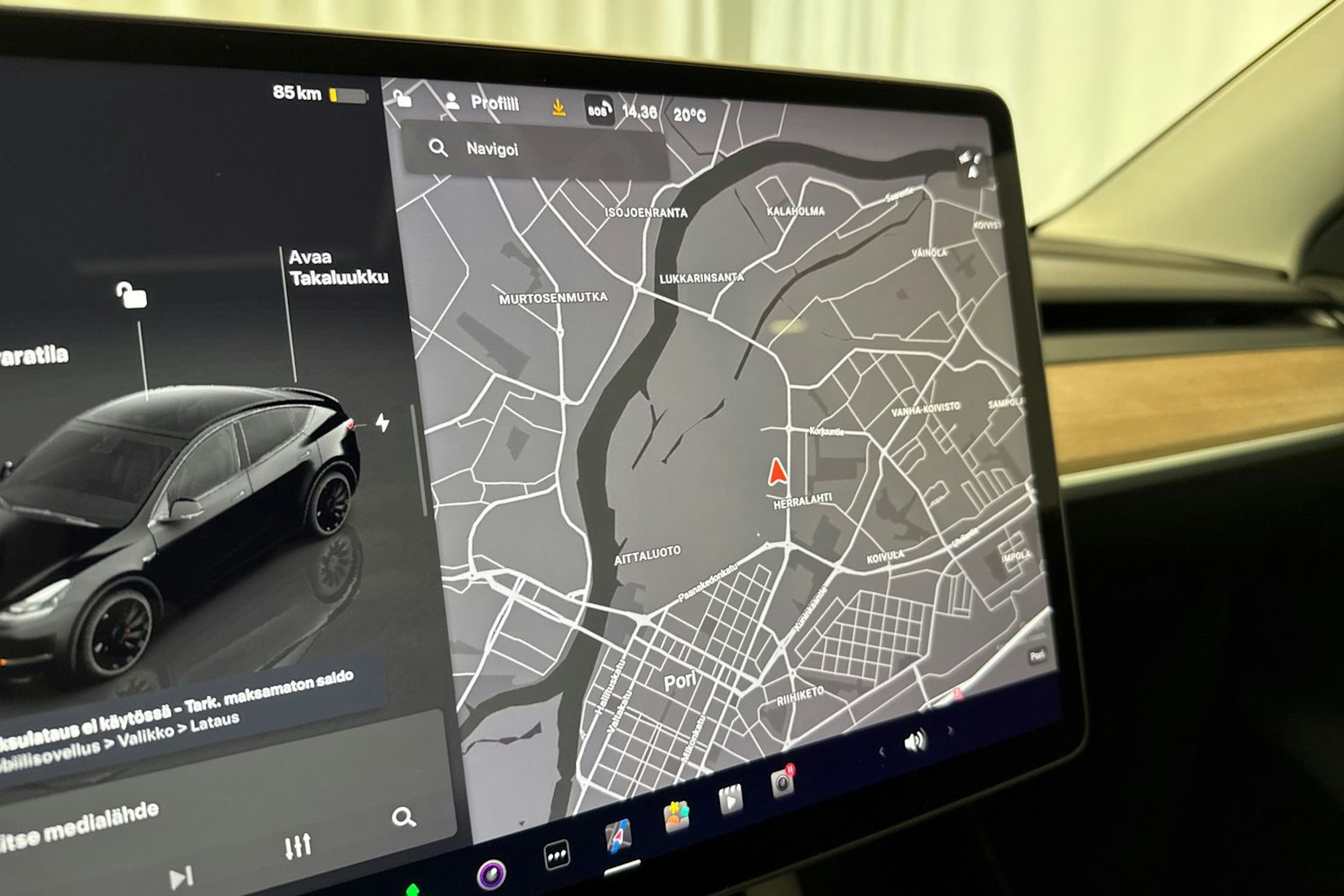 musta Tesla Model Y 2022 kuva 21.