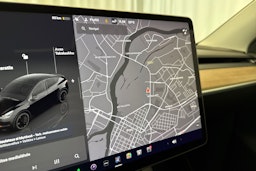 musta Tesla Model Y 2022 kuva 21.