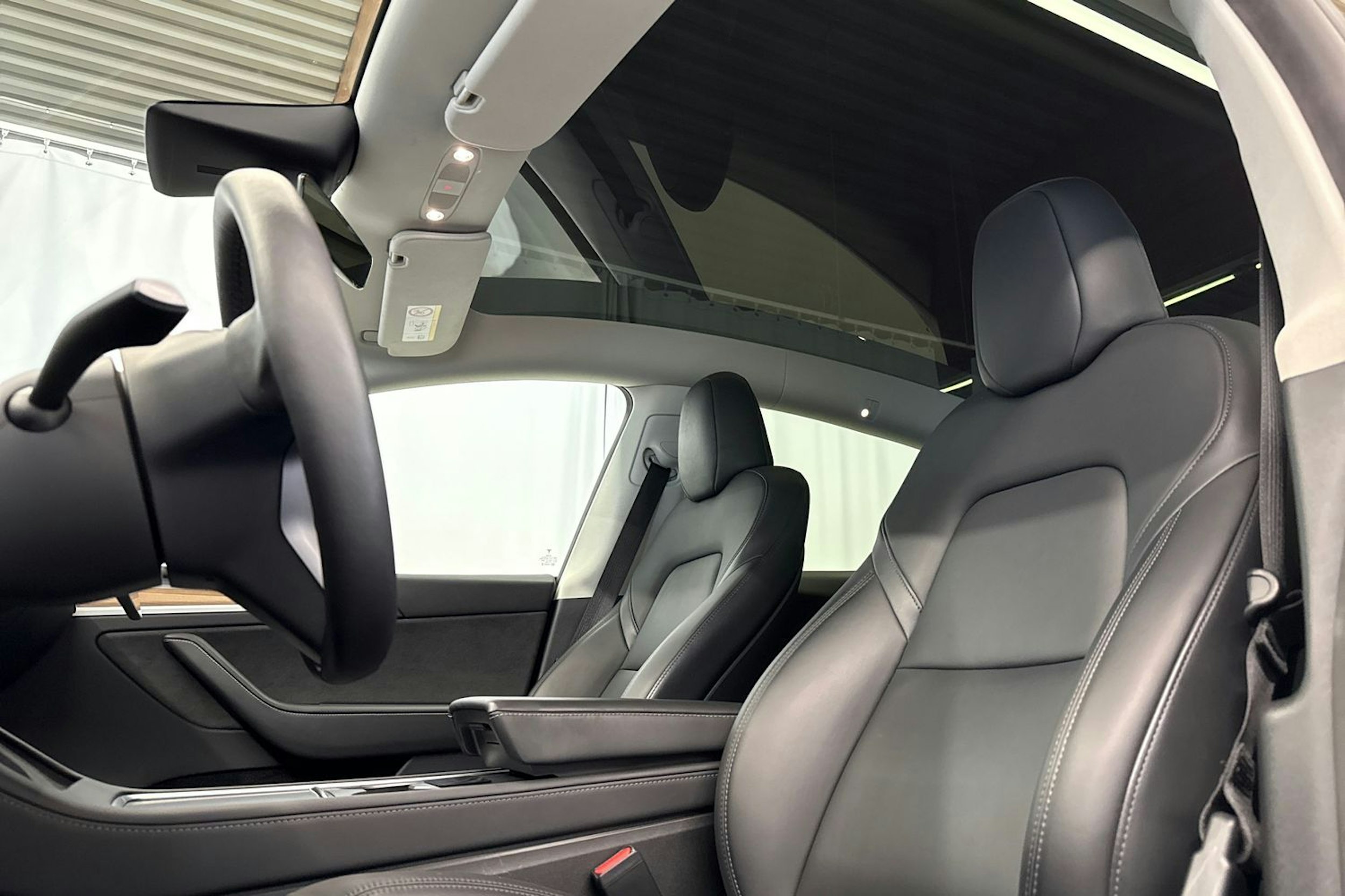 musta Tesla Model Y 2022 kuva 27.