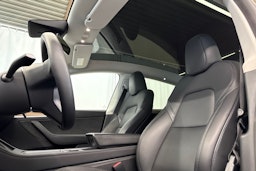 musta Tesla Model Y 2022 kuva 27.