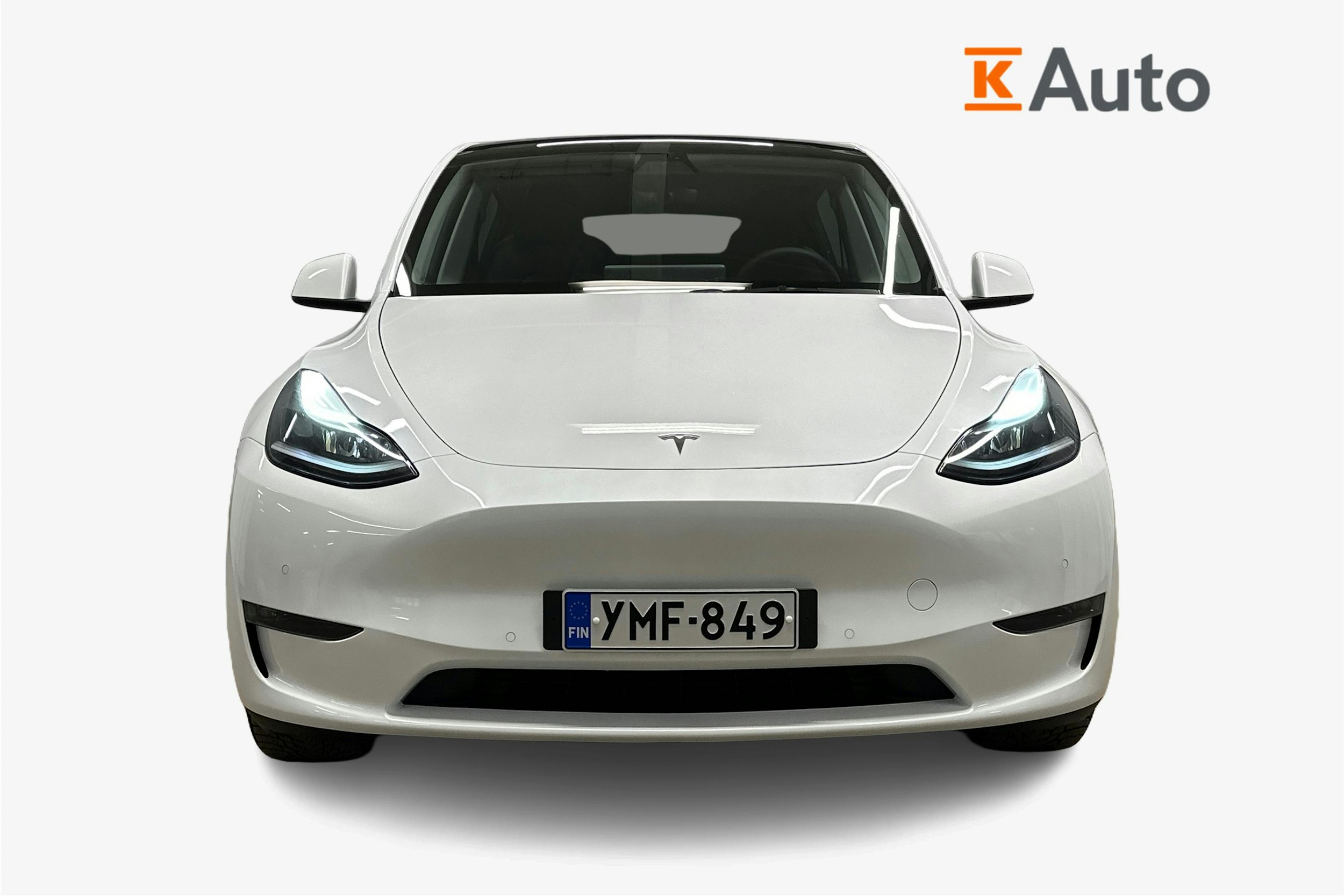 valkoinen Tesla Model Y 2022 kuva 4.