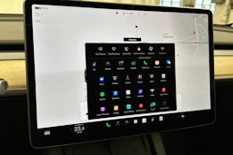 valkoinen Tesla Model Y 2022 kuva 20.