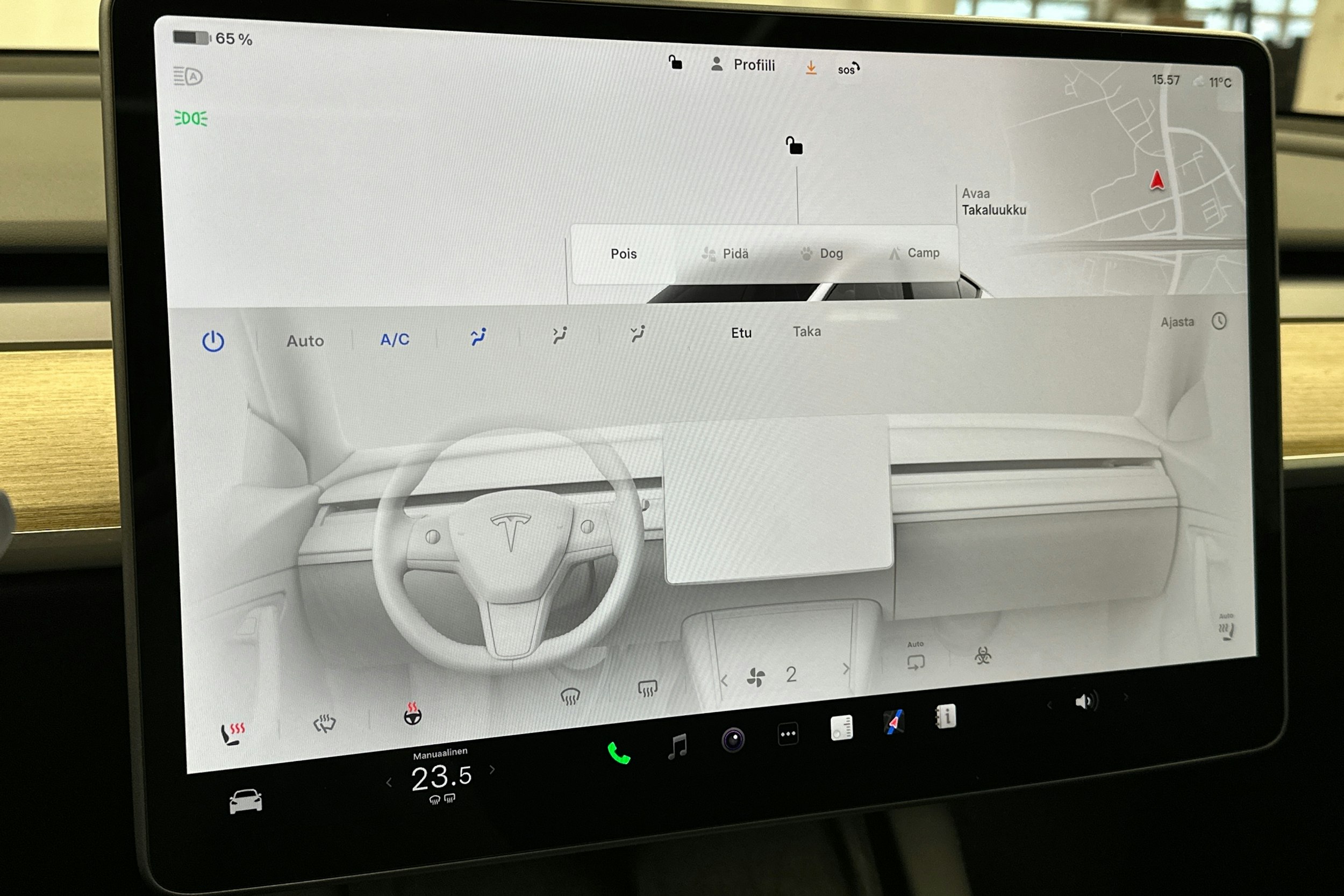 valkoinen Tesla Model Y 2022 kuva 21.