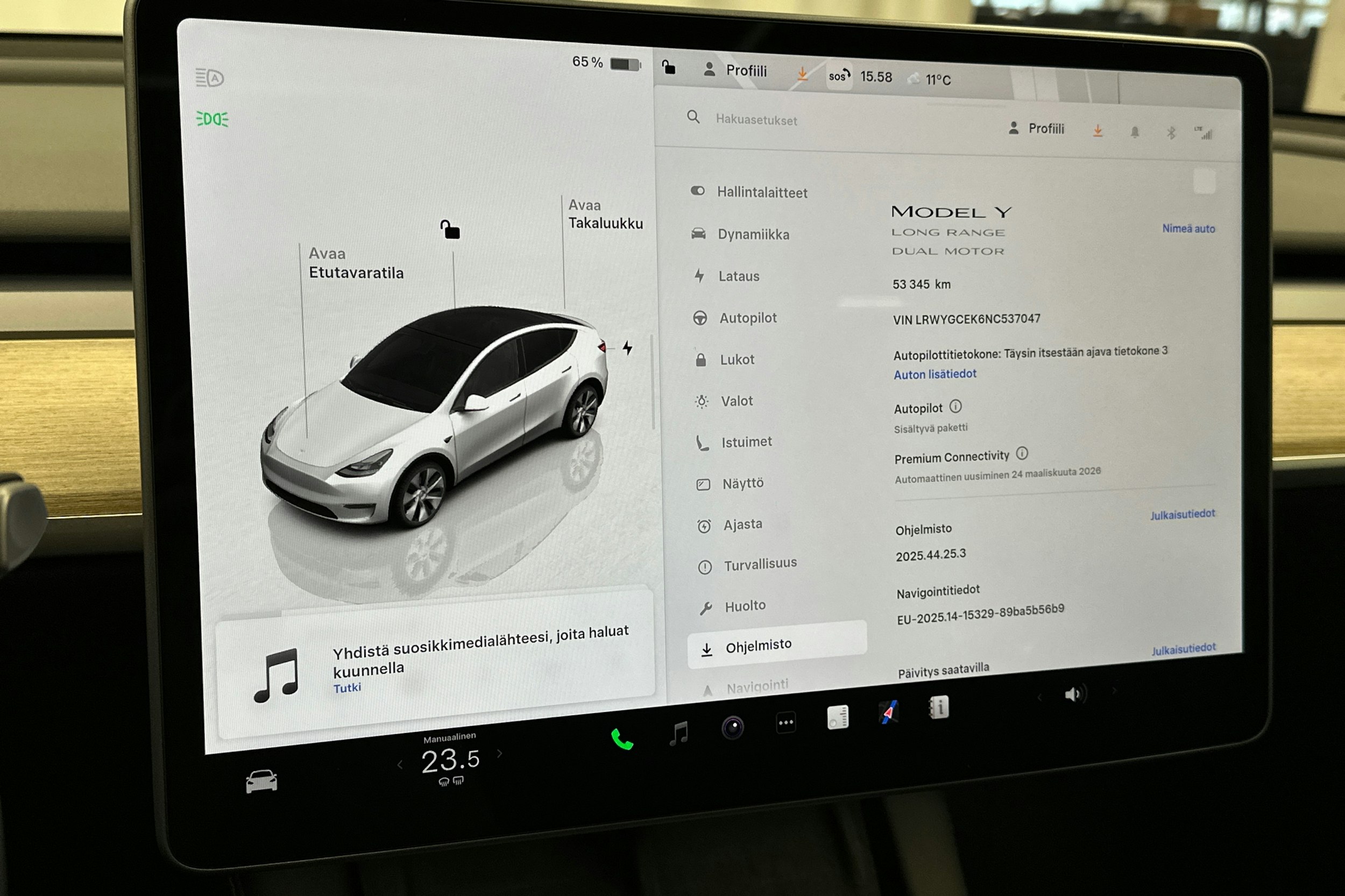 valkoinen Tesla Model Y 2022 kuva 22.