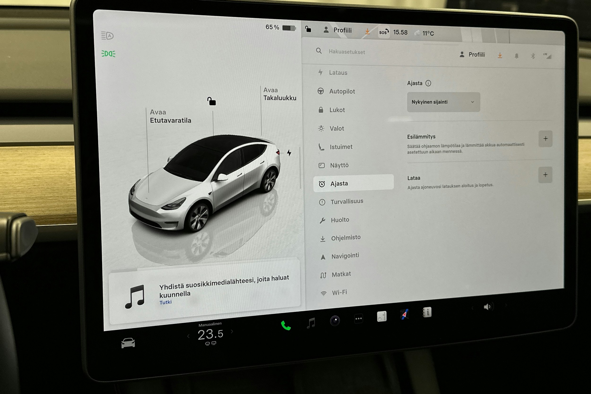valkoinen Tesla Model Y 2022 kuva 26.