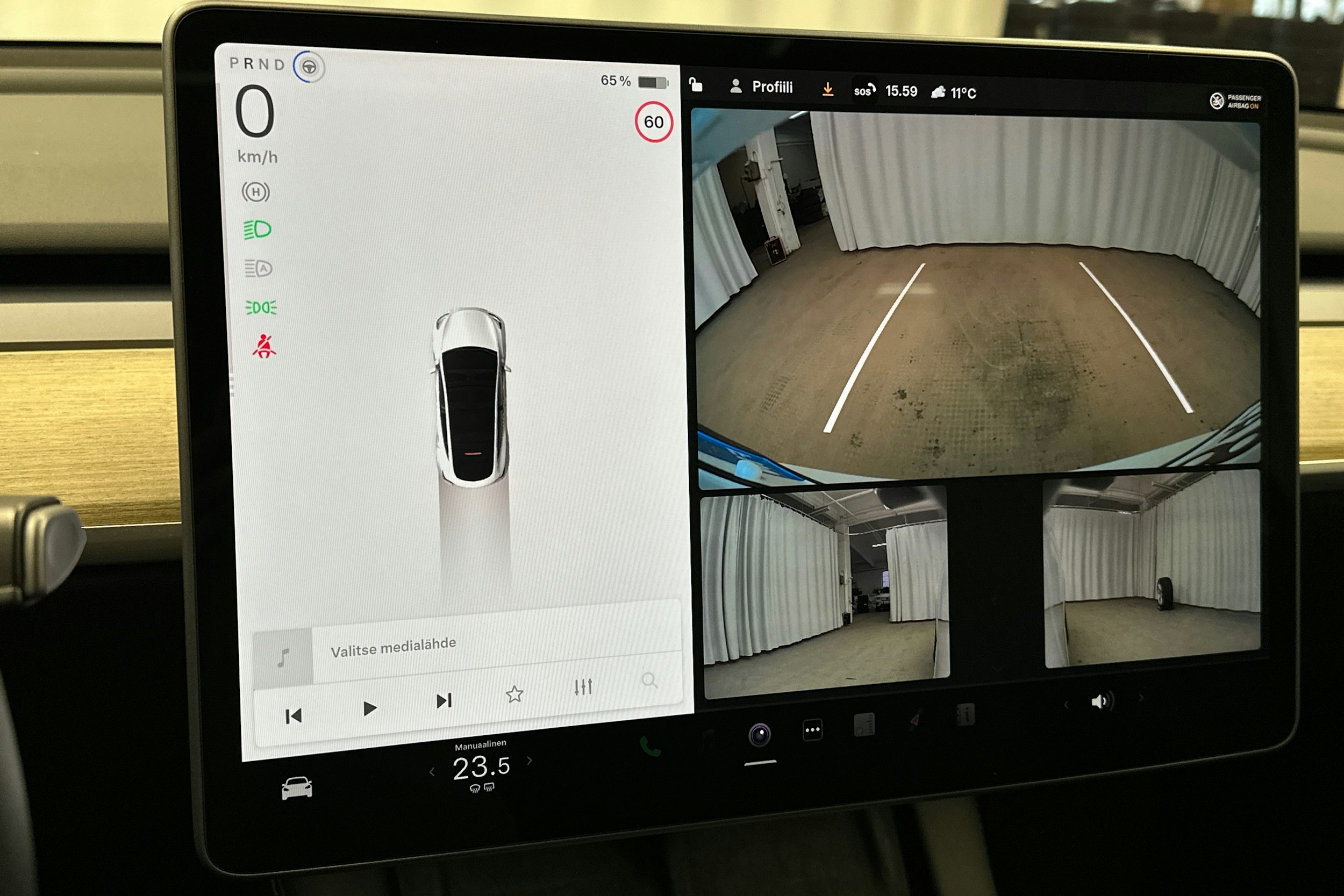 valkoinen Tesla Model Y 2022 kuva 29.