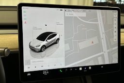valkoinen Tesla Model Y 2022 kuva 30.
