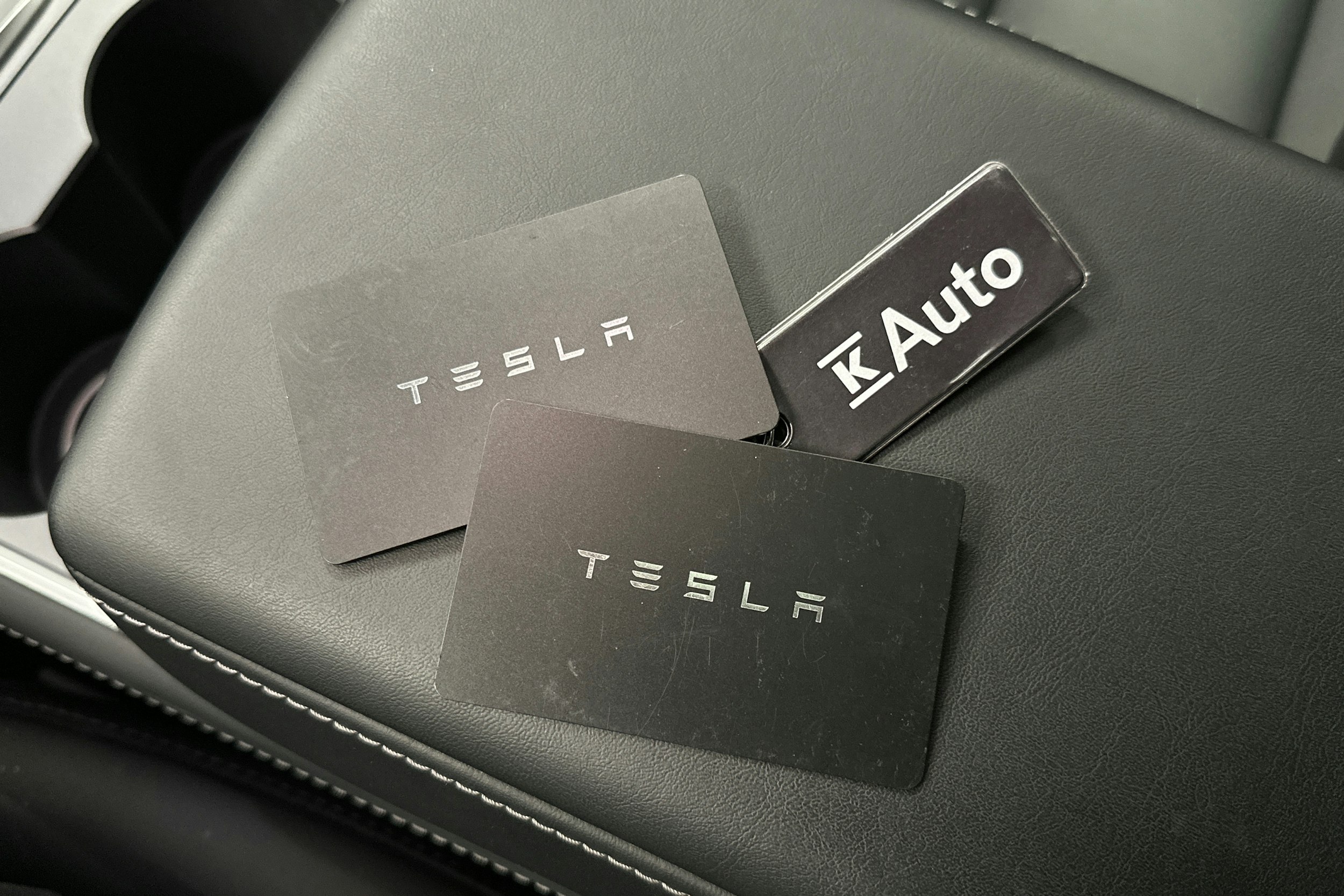 valkoinen Tesla Model Y 2022 kuva 33.