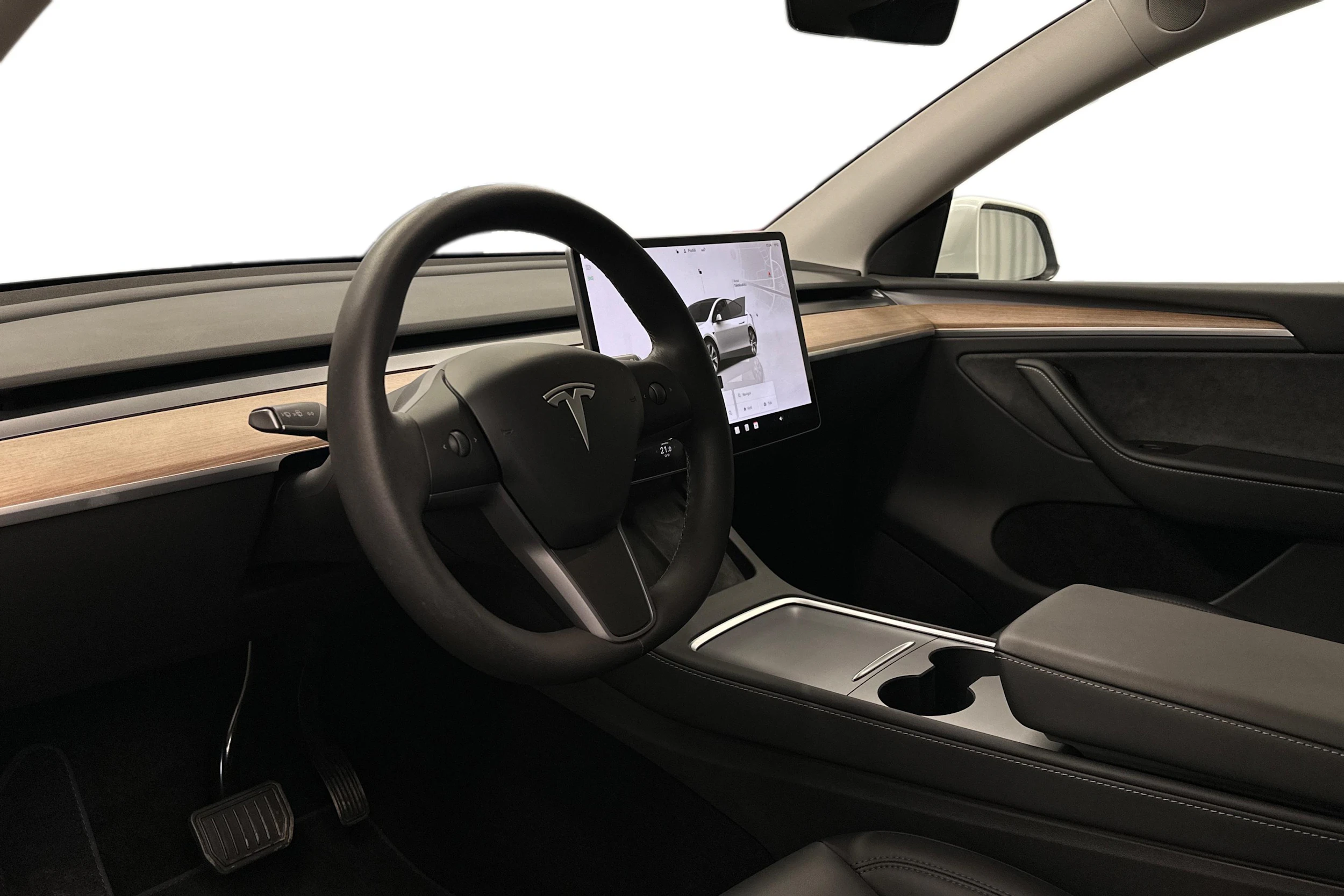 valkoinen Tesla Model Y 2022 kuva 6.