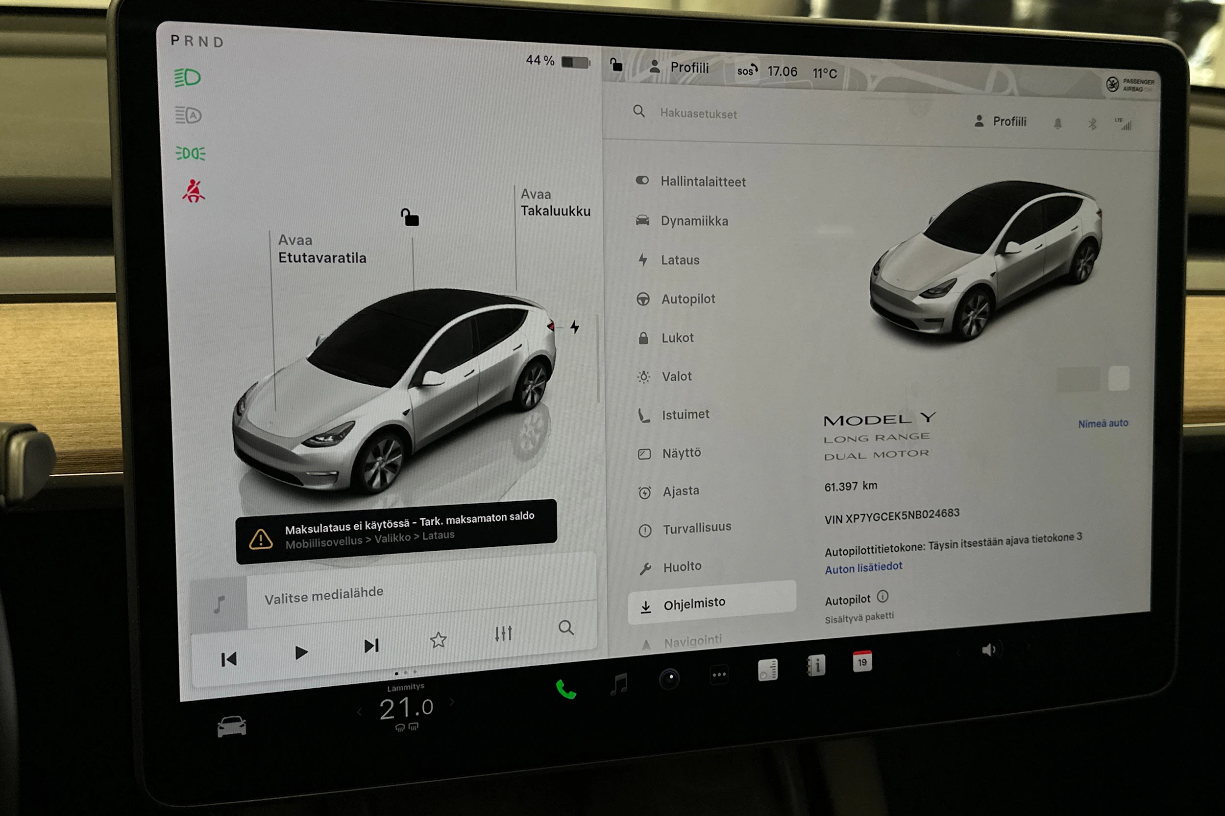 valkoinen Tesla Model Y 2022 kuva 20.