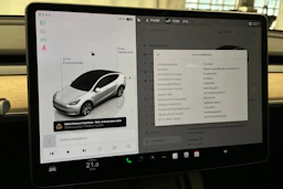 valkoinen Tesla Model Y 2022 kuva 21.