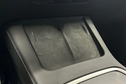 valkoinen Tesla Model Y 2022 kuva 29.