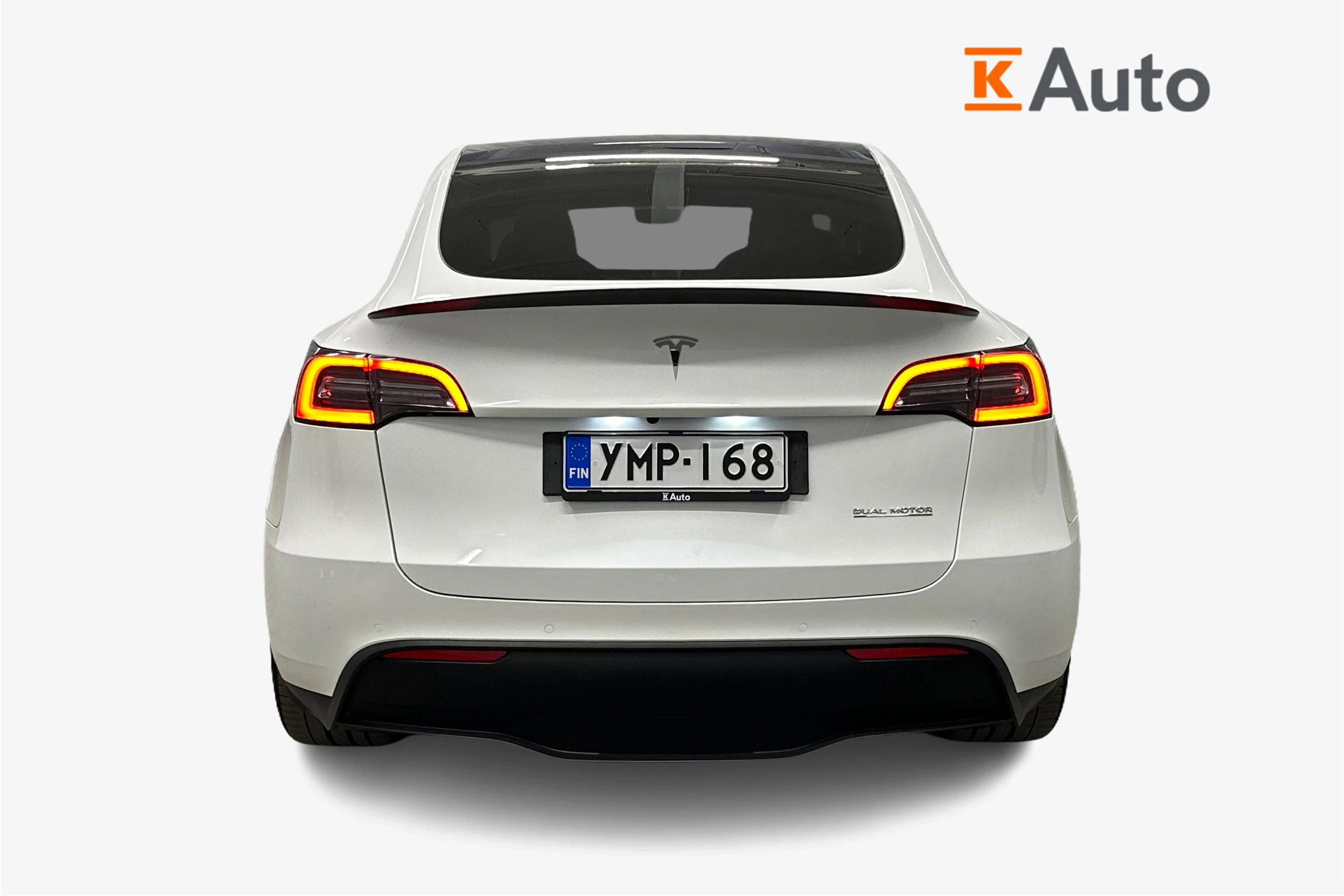 valkoinen Tesla Model Y 2022 kuva 4.