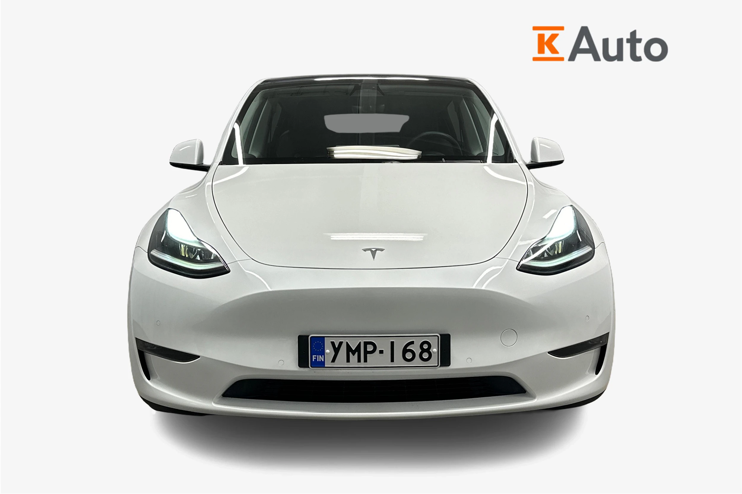 valkoinen Tesla Model Y 2022 kuva 5.