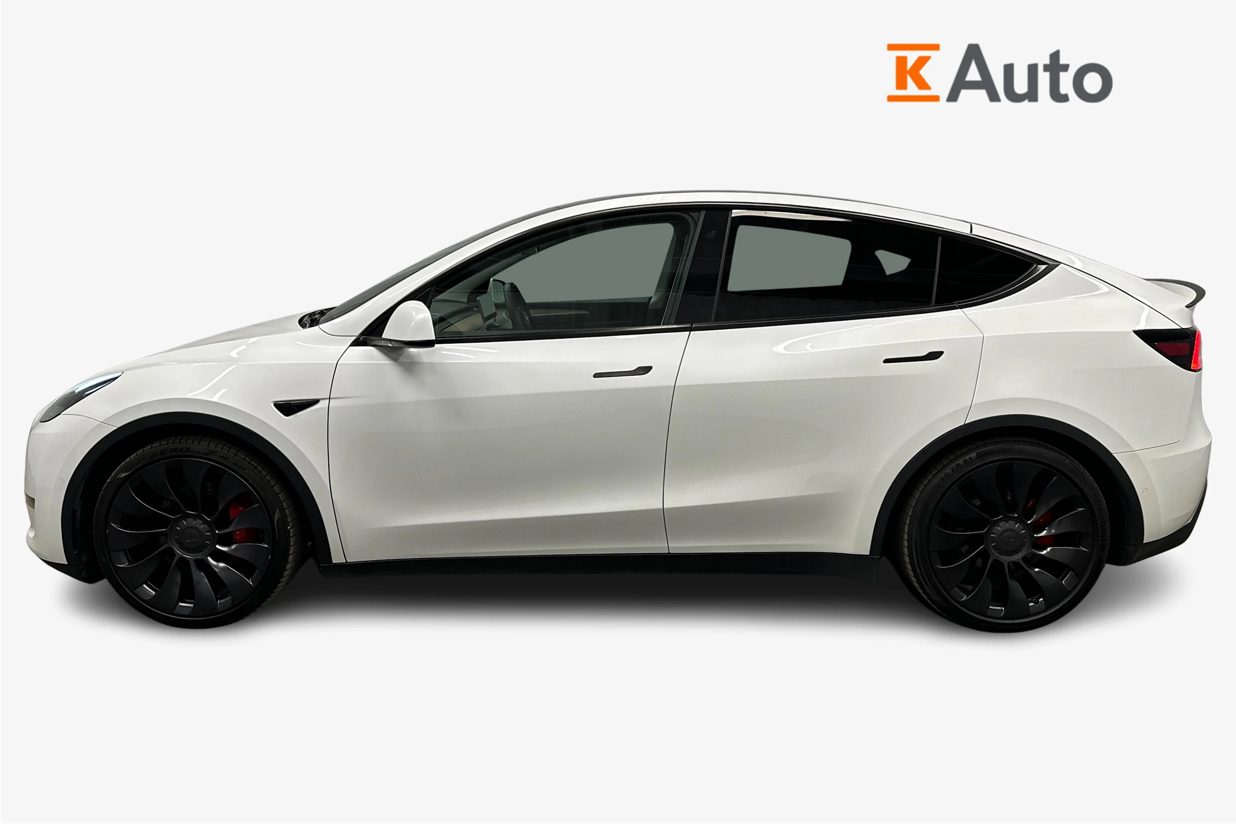 valkoinen Tesla Model Y 2022 kuva 7.