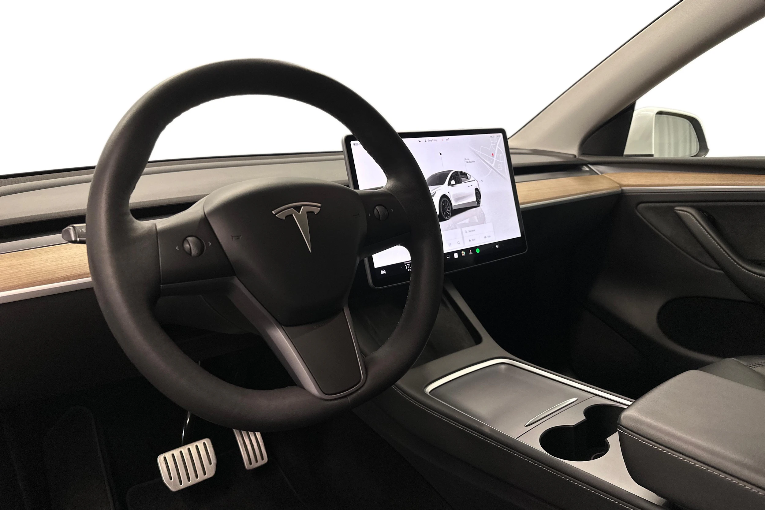 valkoinen Tesla Model Y 2022 kuva 8.