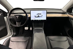 valkoinen Tesla Model Y 2022 kuva 9.