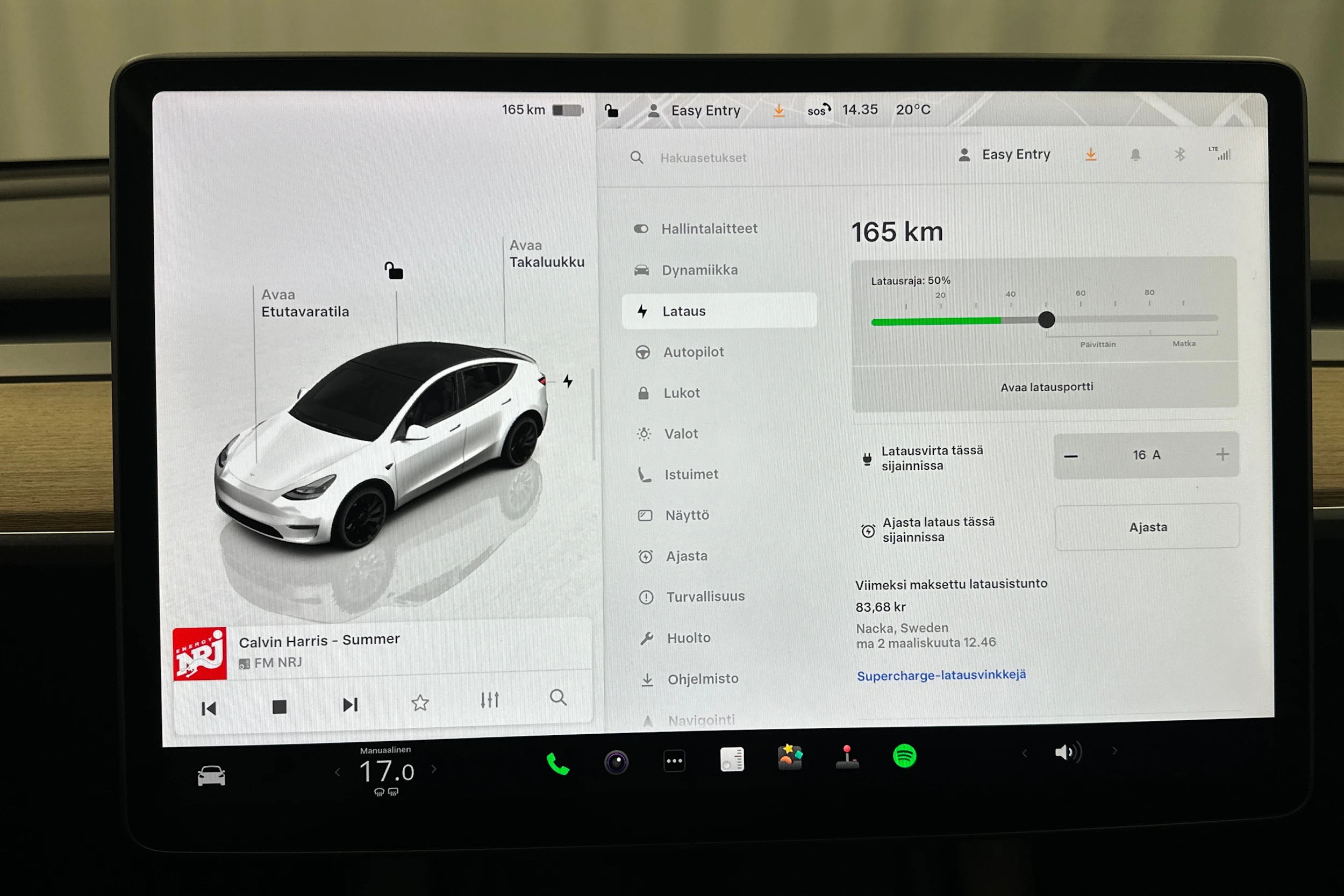 valkoinen Tesla Model Y 2022 kuva 21.