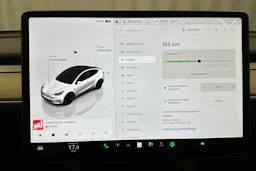 valkoinen Tesla Model Y 2022 kuva 21.
