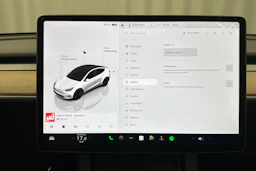 valkoinen Tesla Model Y 2022 kuva 23.