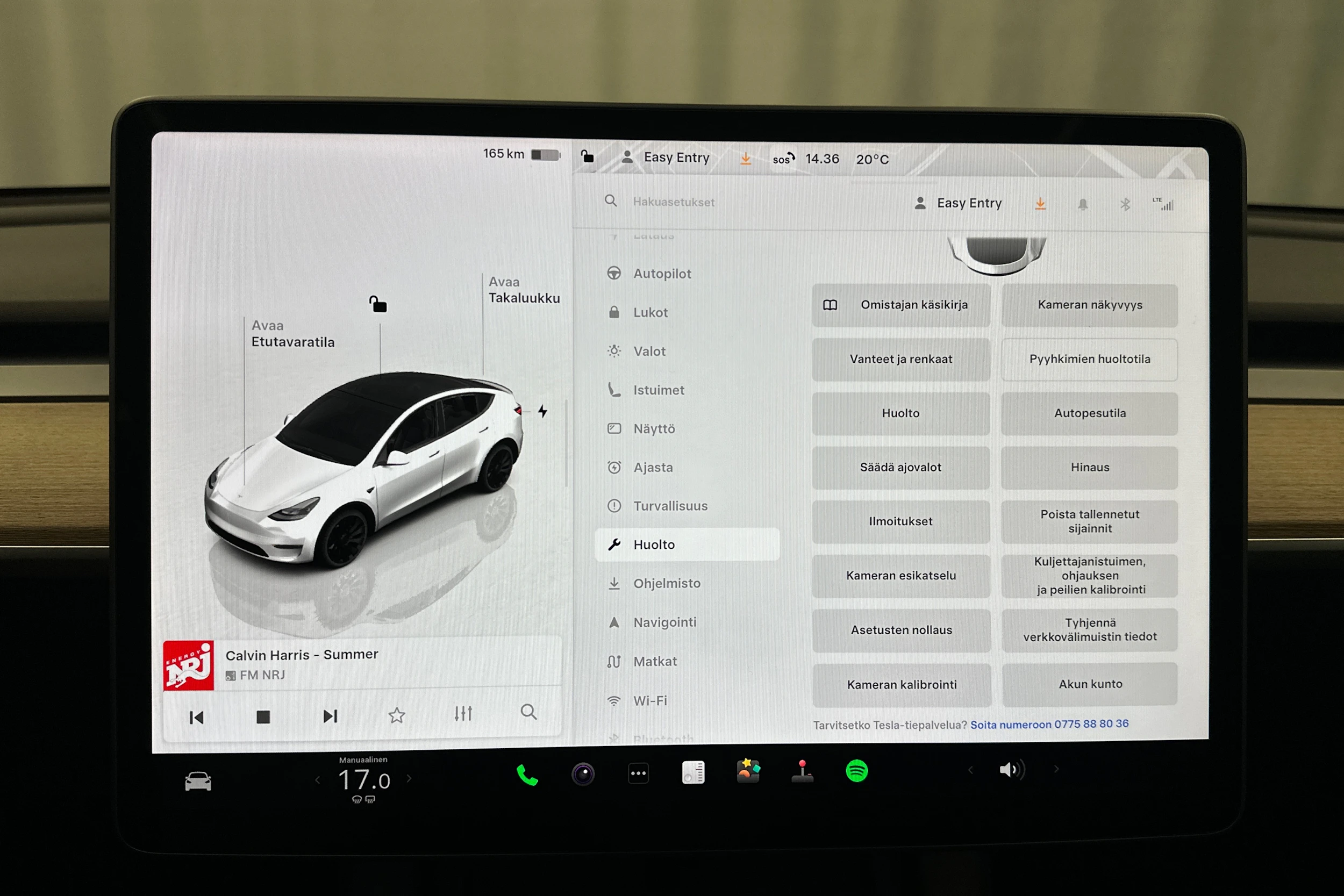 valkoinen Tesla Model Y 2022 kuva 25.