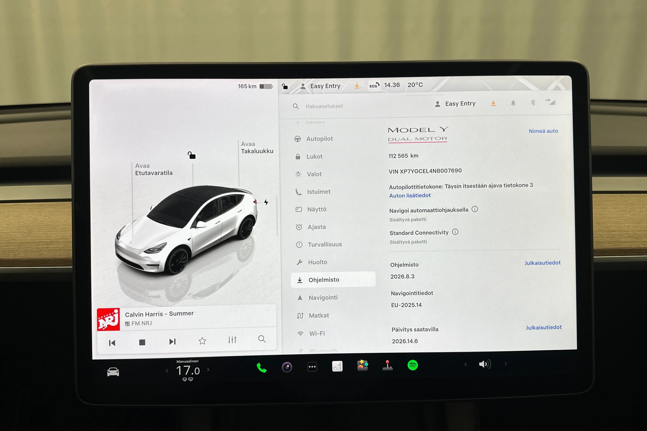 valkoinen Tesla Model Y 2022 kuva 26.