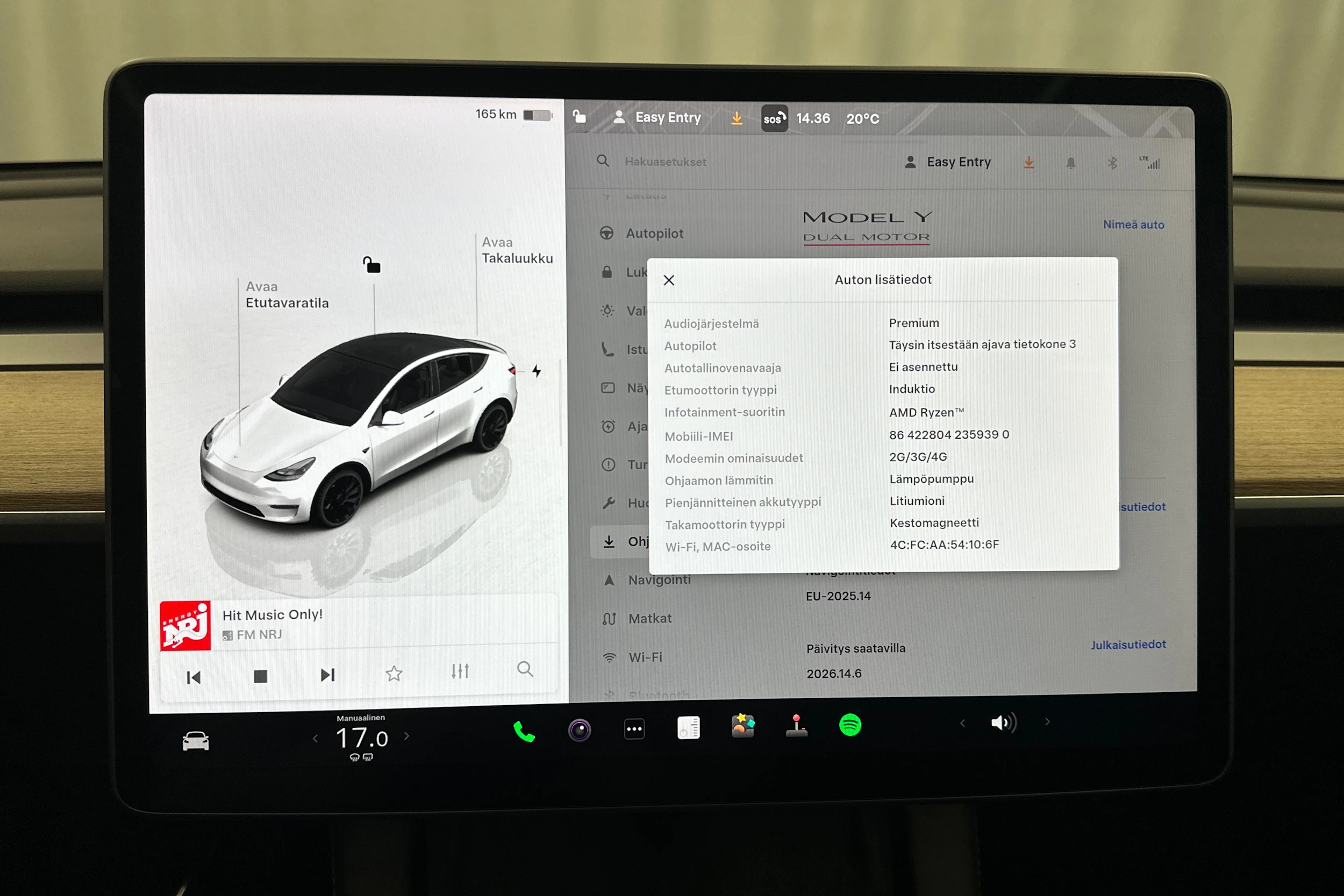 valkoinen Tesla Model Y 2022 kuva 27.