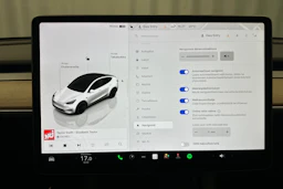 valkoinen Tesla Model Y 2022 kuva 28.