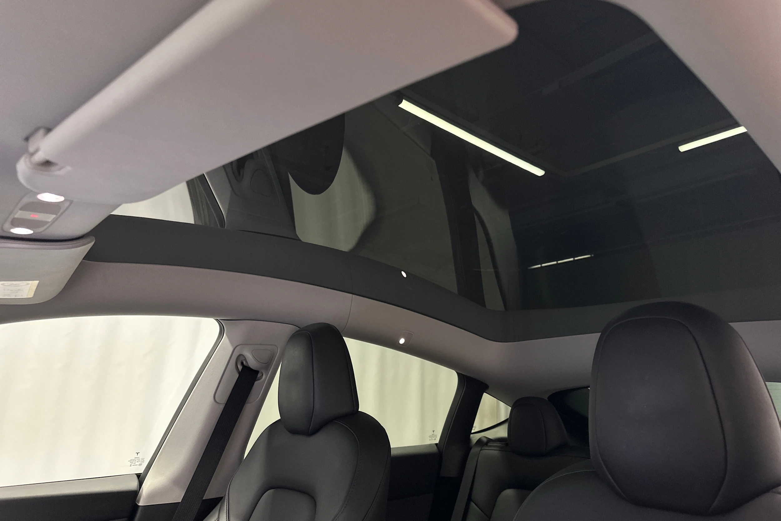 valkoinen Tesla Model Y 2022 kuva 33.