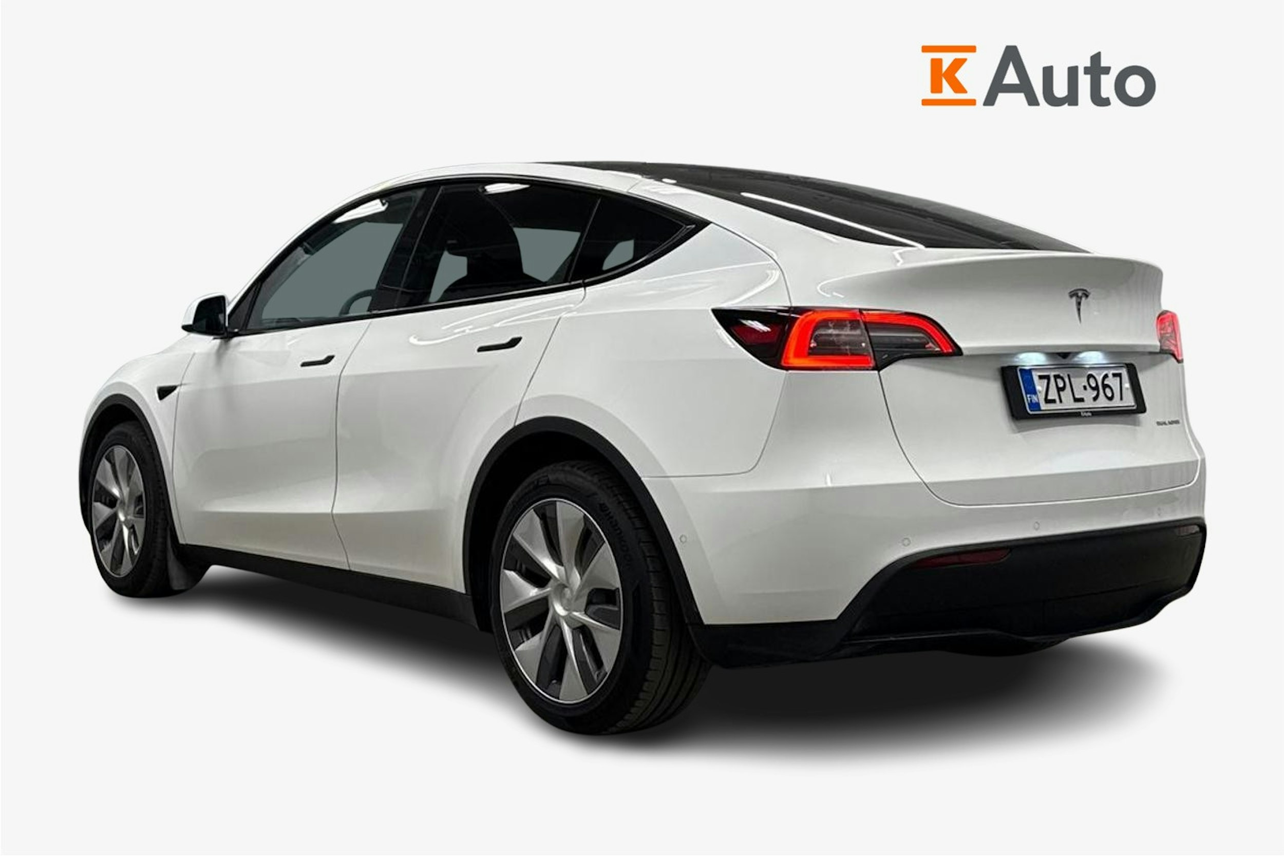 valkoinen Tesla Model Y 2022 kuva 2.