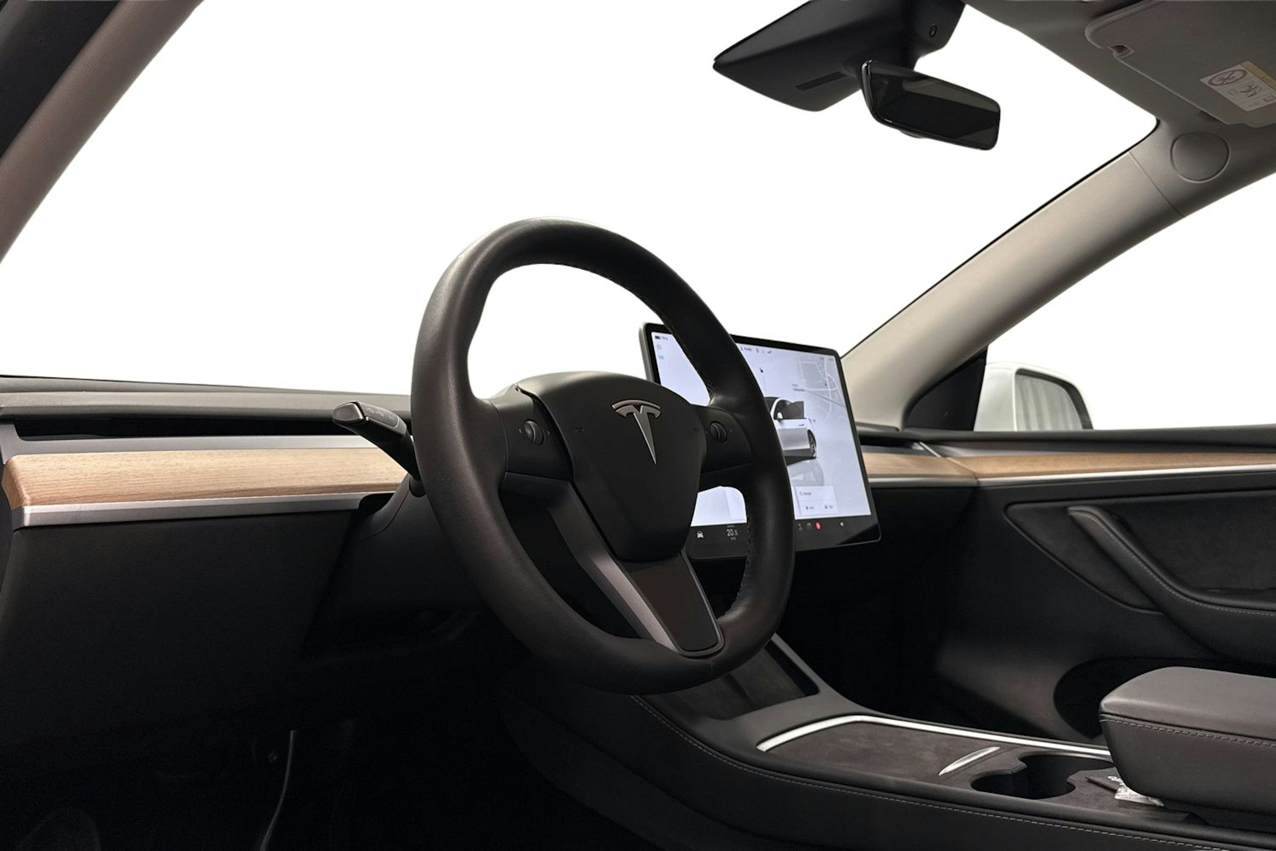 valkoinen Tesla Model Y 2022 kuva 7.