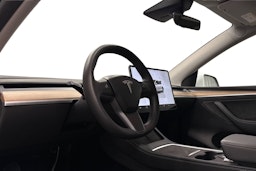 valkoinen Tesla Model Y 2022 kuva 7.