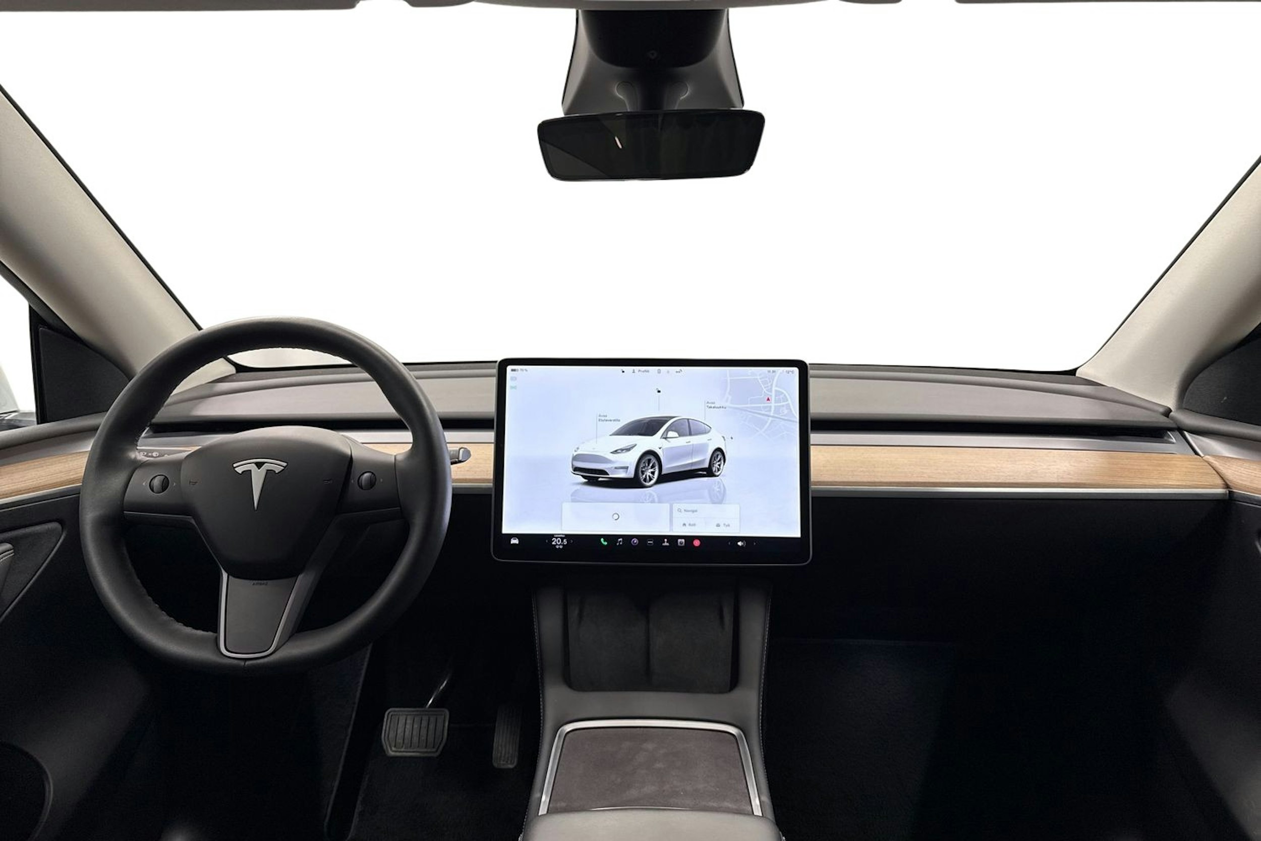 valkoinen Tesla Model Y 2022 kuva 9.