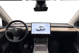 valkoinen Tesla Model Y 2022 kuva 9.