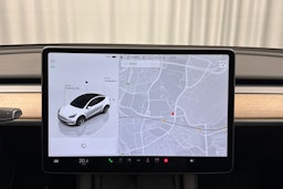 valkoinen Tesla Model Y 2022 kuva 20.