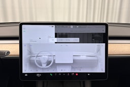 valkoinen Tesla Model Y 2022 kuva 22.