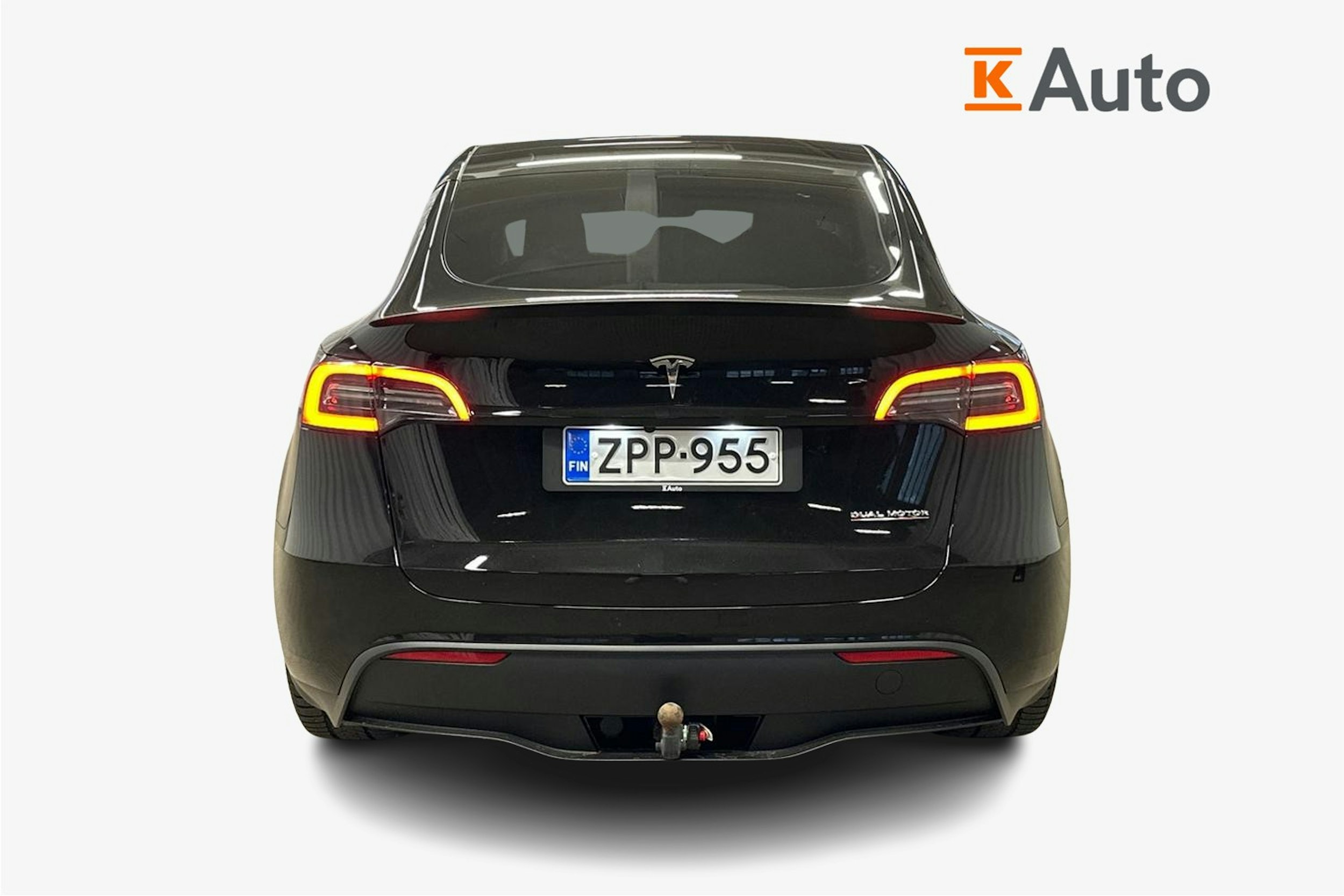 musta Tesla Model Y 2022 kuva 3.