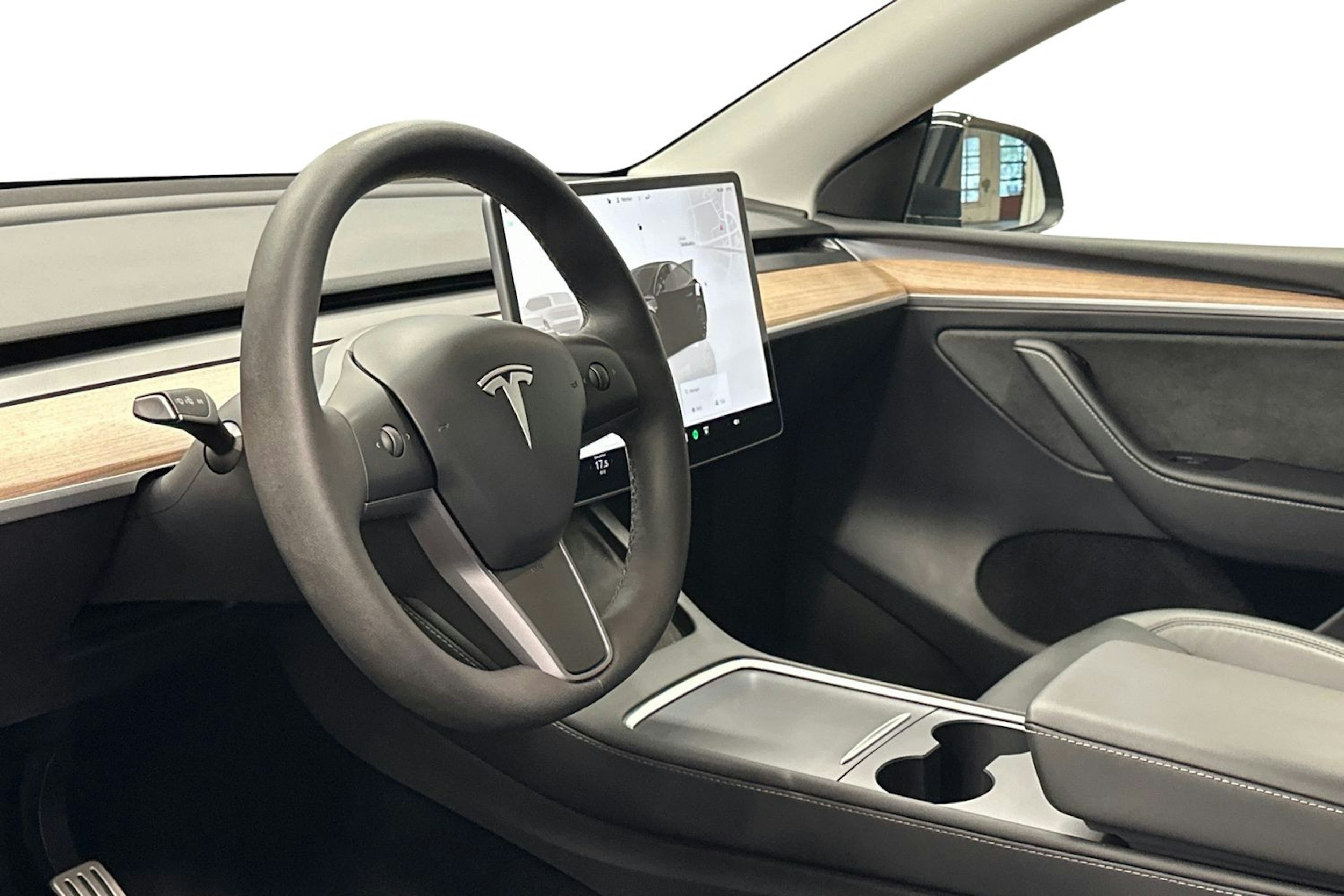 musta Tesla Model Y 2022 kuva 7.