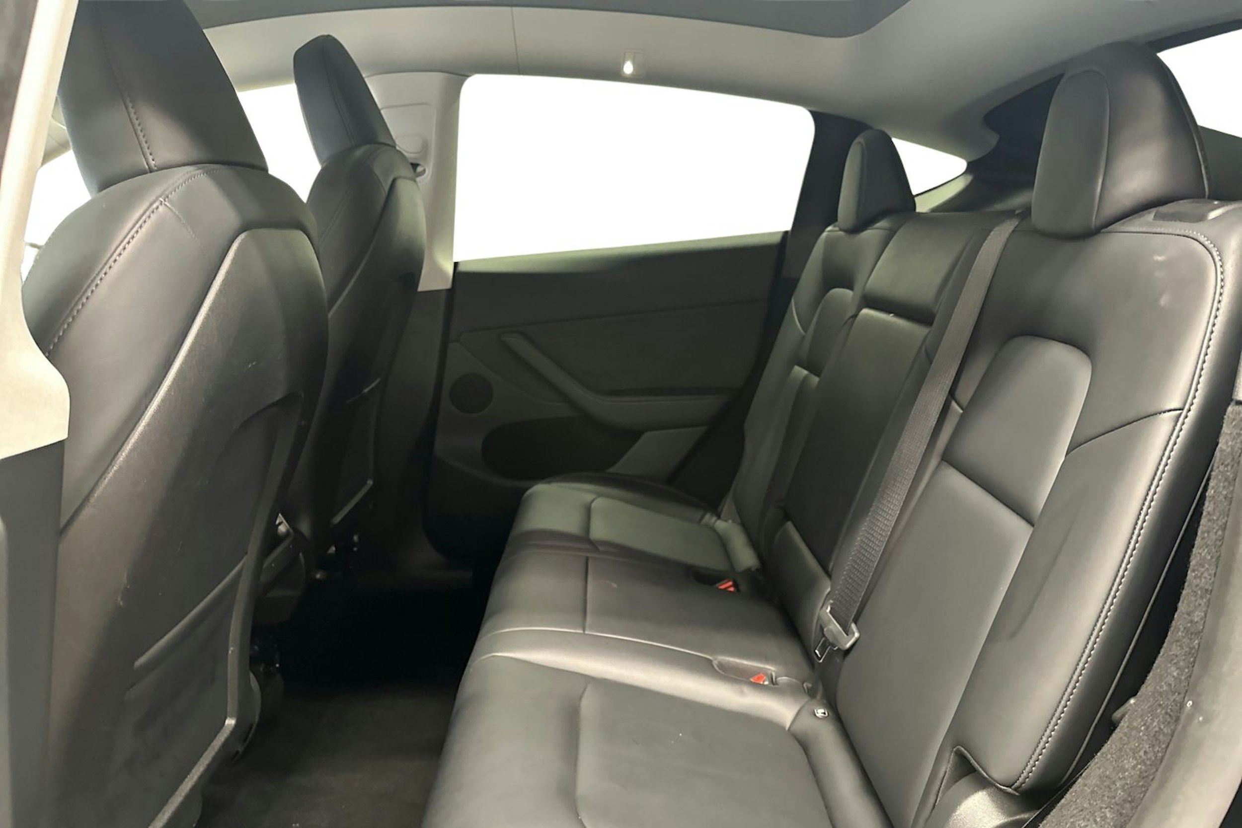 musta Tesla Model Y 2022 kuva 10.