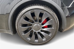 musta Tesla Model Y 2022 kuva 11.