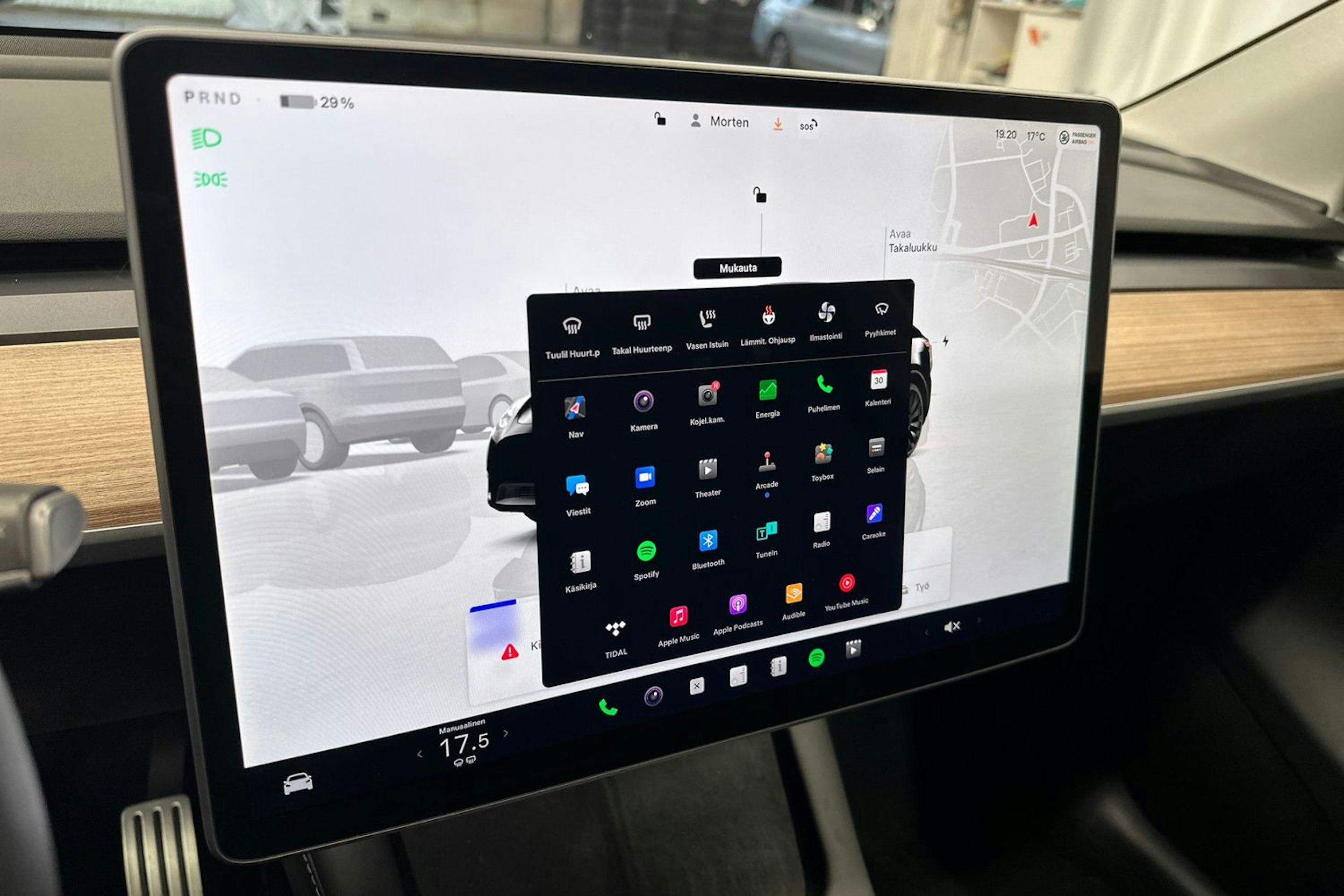 musta Tesla Model Y 2022 kuva 15.