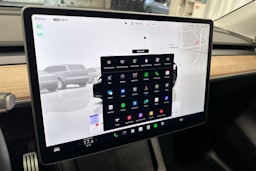 musta Tesla Model Y 2022 kuva 15.
