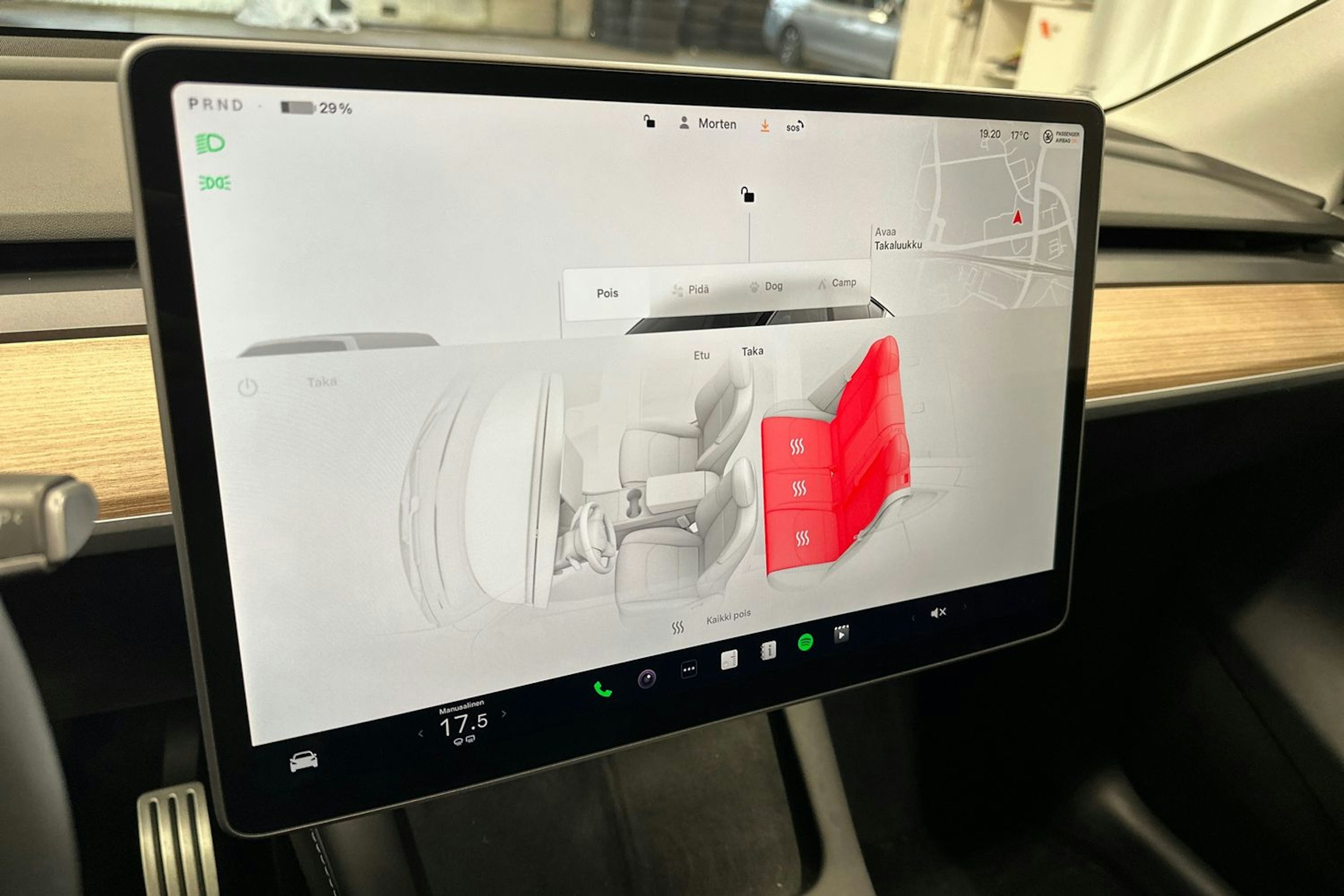 musta Tesla Model Y 2022 kuva 16.