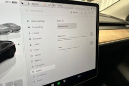 musta Tesla Model Y 2022 kuva 17.