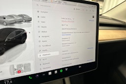 musta Tesla Model Y 2022 kuva 18.