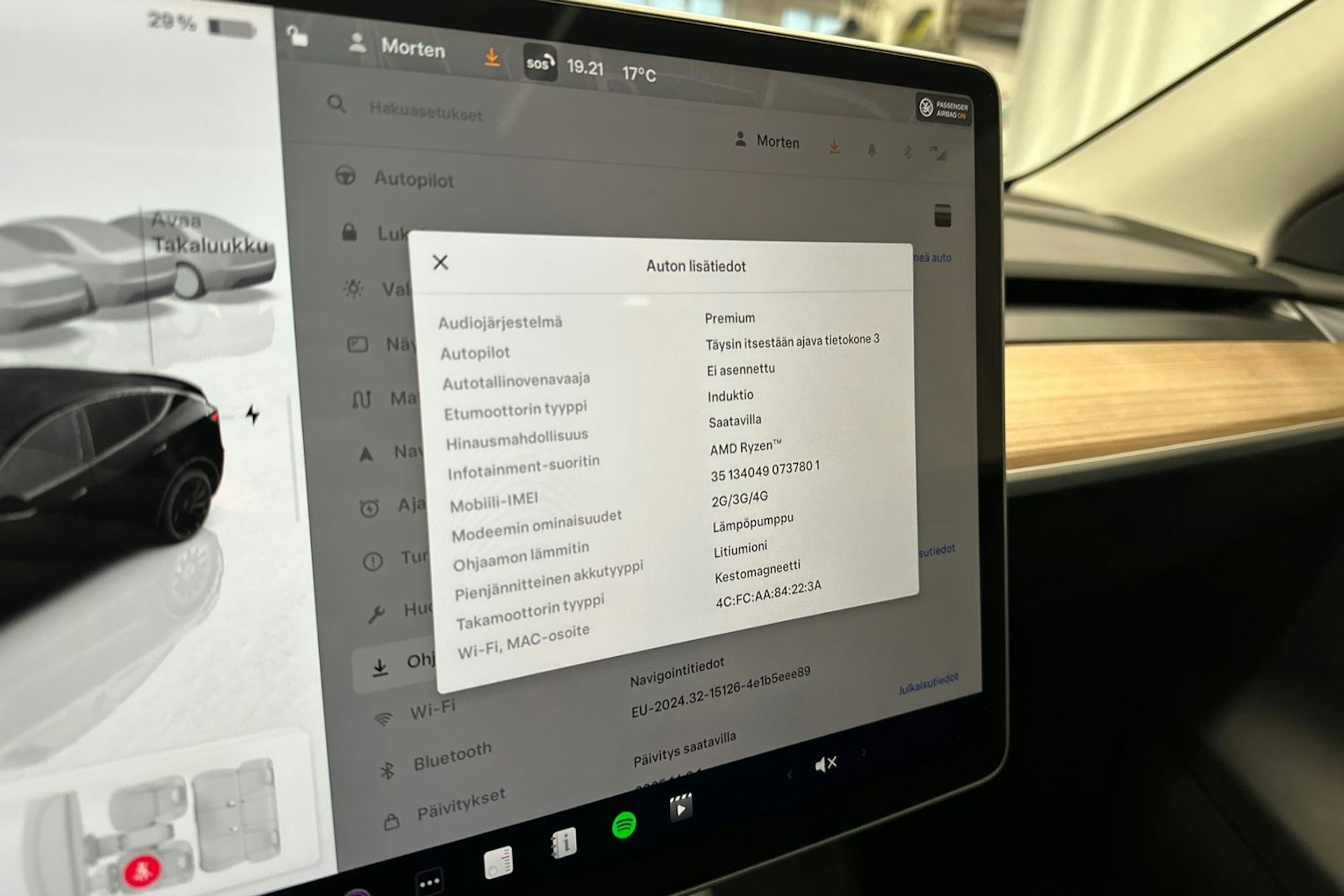 musta Tesla Model Y 2022 kuva 19.