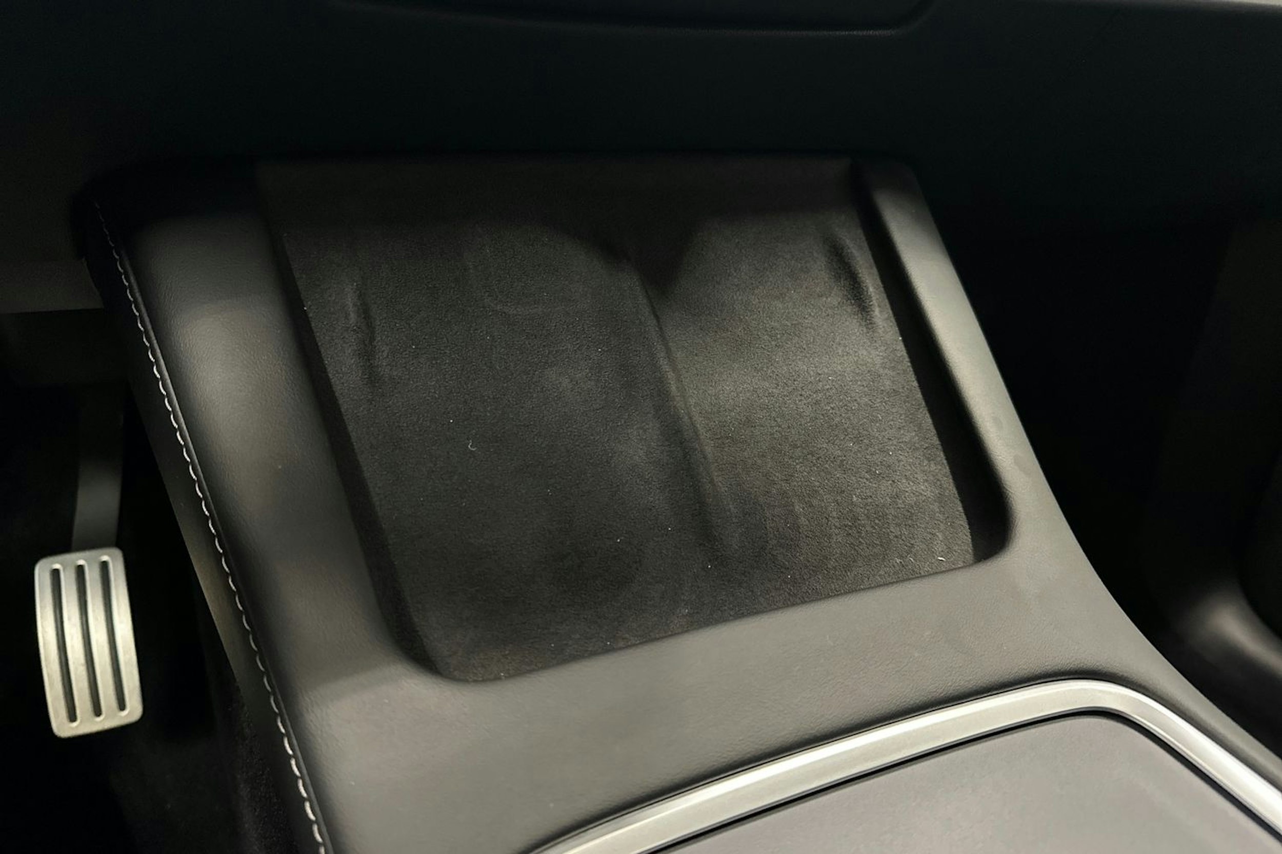musta Tesla Model Y 2022 kuva 20.