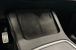 musta Tesla Model Y 2022 kuva 20.
